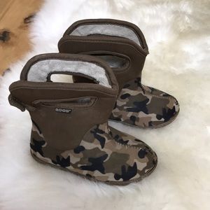 BOGS boots - camo - toddler size 7?